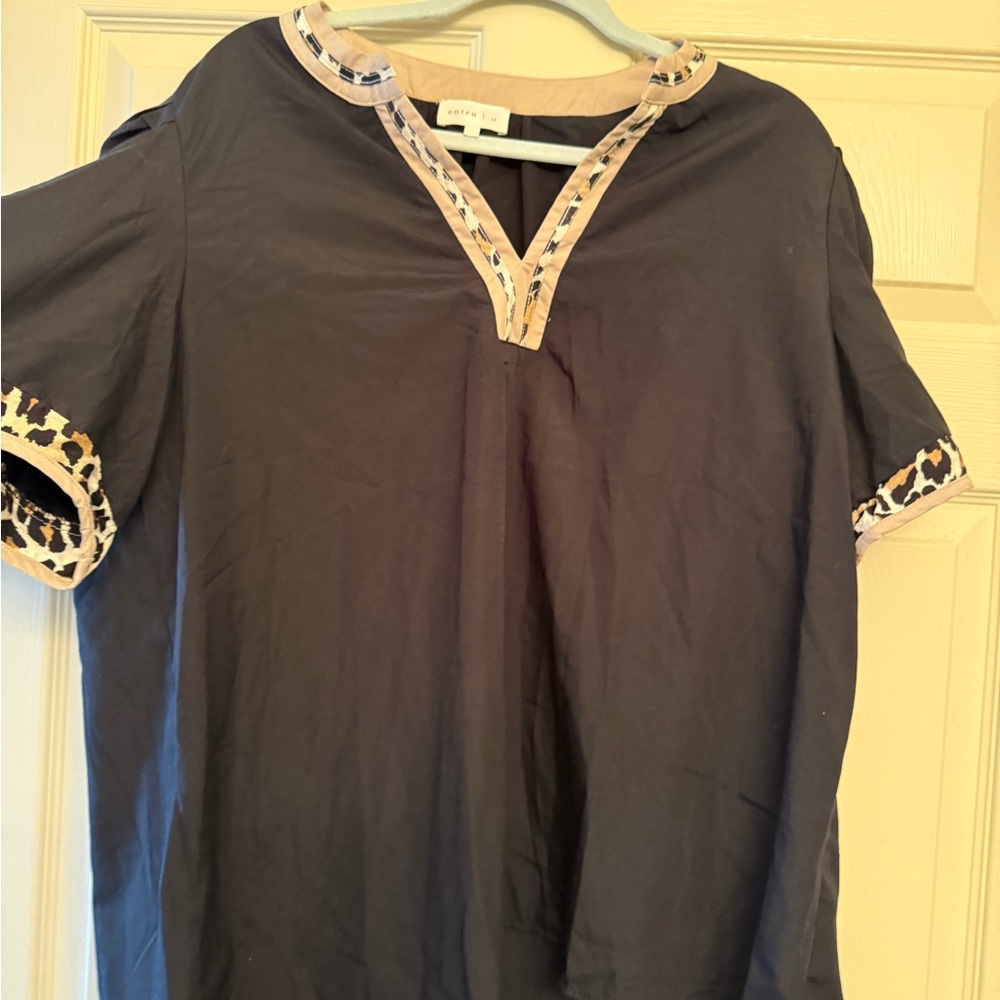 entro Black Short-Sleeve Tunic with Leopard-Trim Accents - Picture 6 of 7